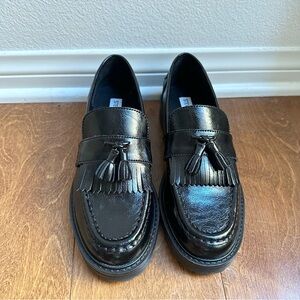 Steve Madden Minka Black Leather Loafer in Size 8